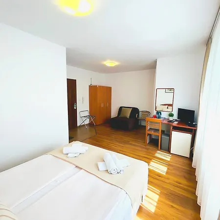Family Hotel Helios Слънчев бряг Екстериор снимка